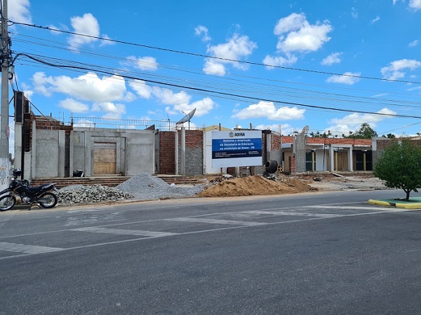 Obra de ampliação e revitalização da Secretaria de Educação de Sousa está em ritmo acelerado